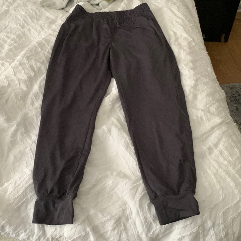 Athletic Joggers with back pocket
